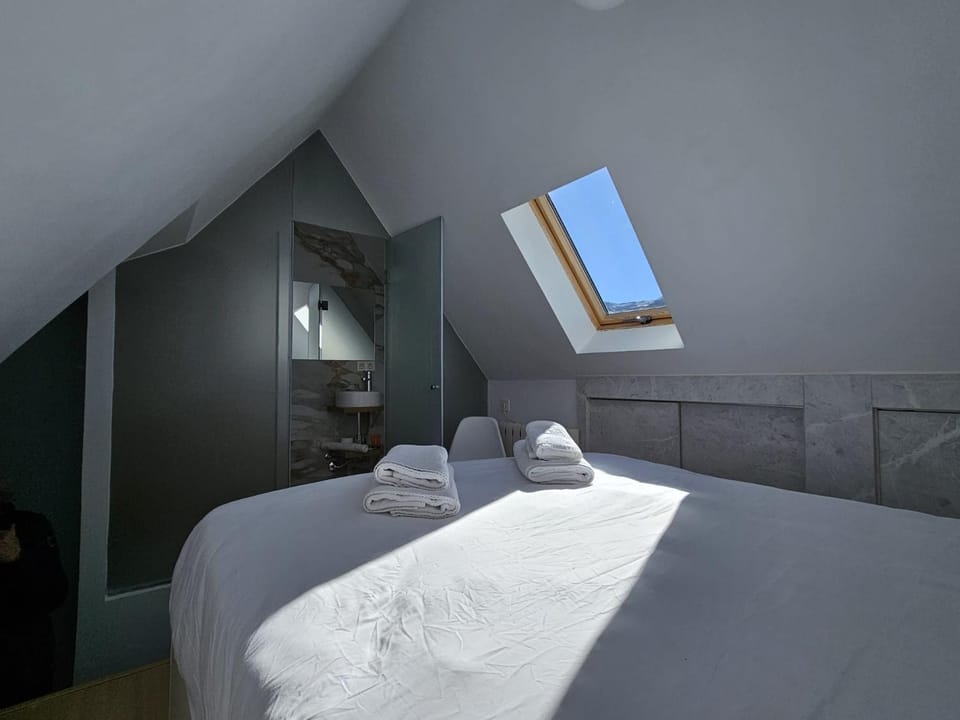 Bathroom, Photo of the whole room, Bedroom