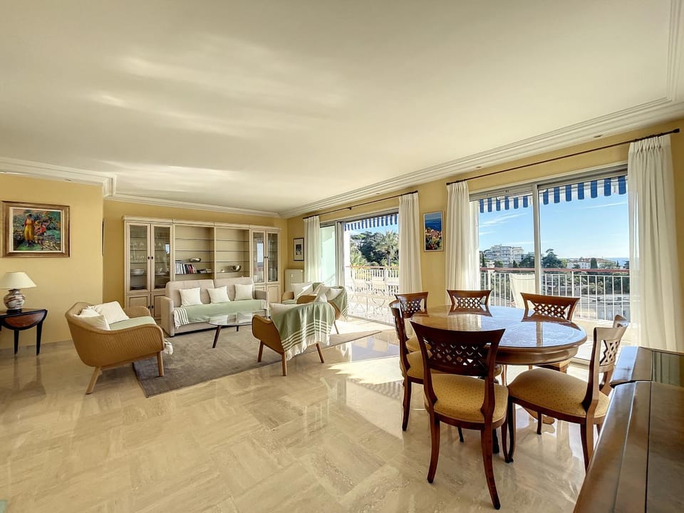 Vaste 4p Bord de mer, terrasse, piscine 263L DILLI Apartment in Cannes