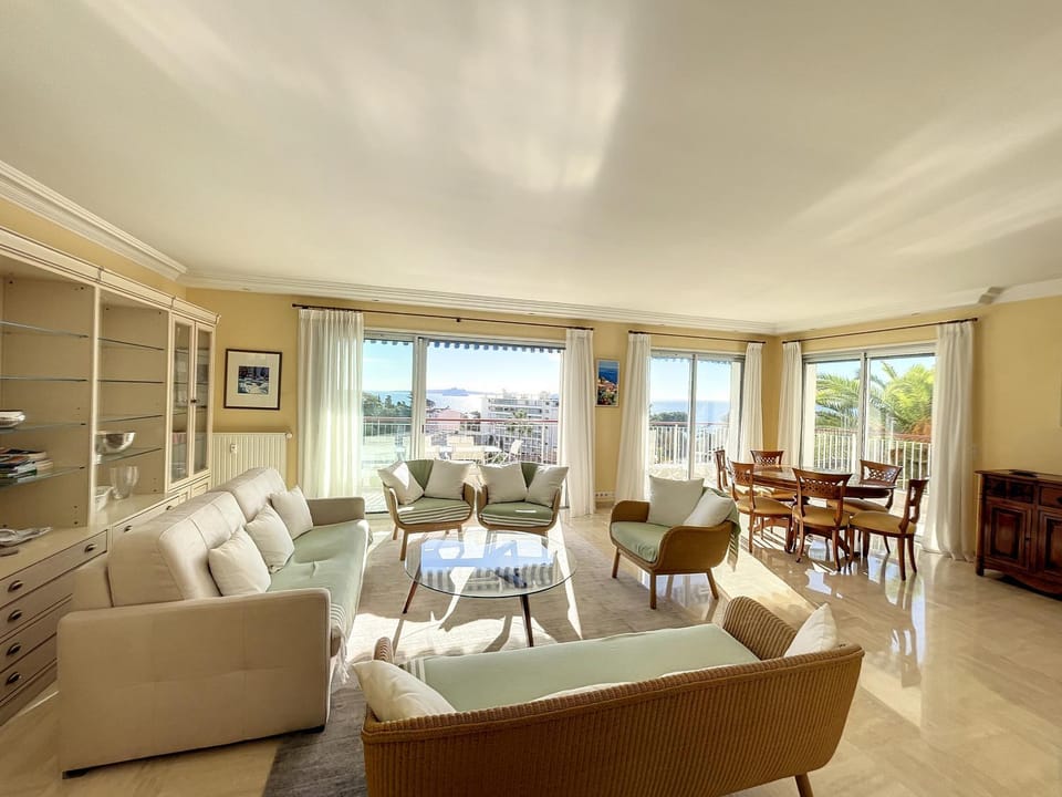 Vaste 4p Bord de mer, terrasse, piscine 263L DILLI Apartment in Cannes