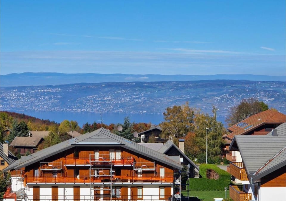 Property building, Day, Natural landscape, Mountain view