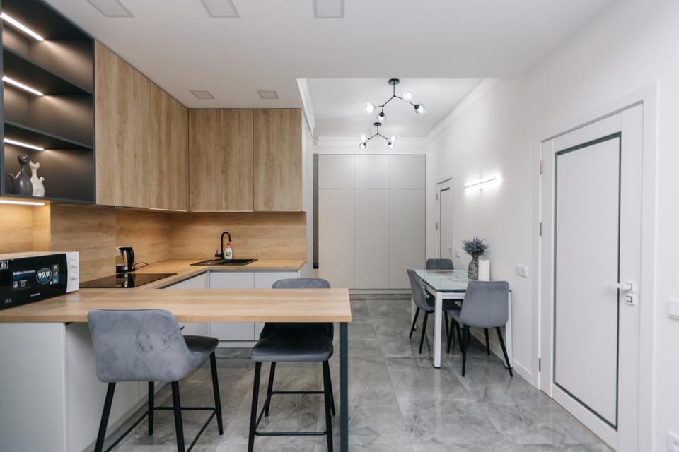 Kitchen or kitchenette, Dining area