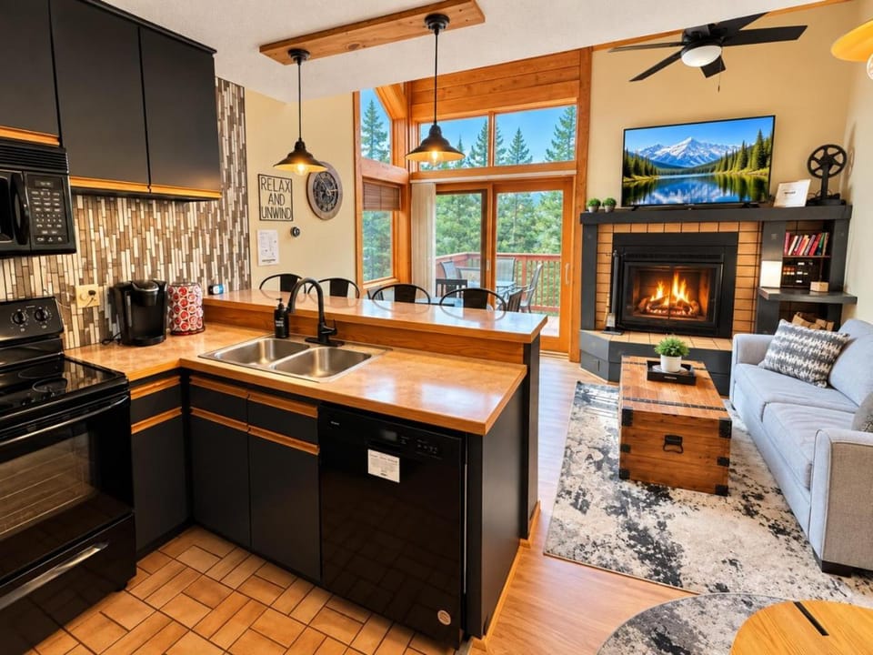 Lutsen Ski-In/Ski-Out Townhome | Pool, Gym, Sauna House in Lutsen