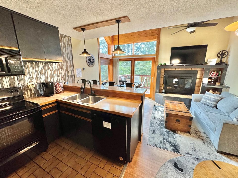 Lutsen Ski-In/Ski-Out Townhome | Pool, Gym, Sauna Apartment in Lutsen