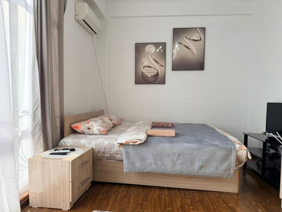 Bed, Bedroom, towels, wardrobe, air conditioner
