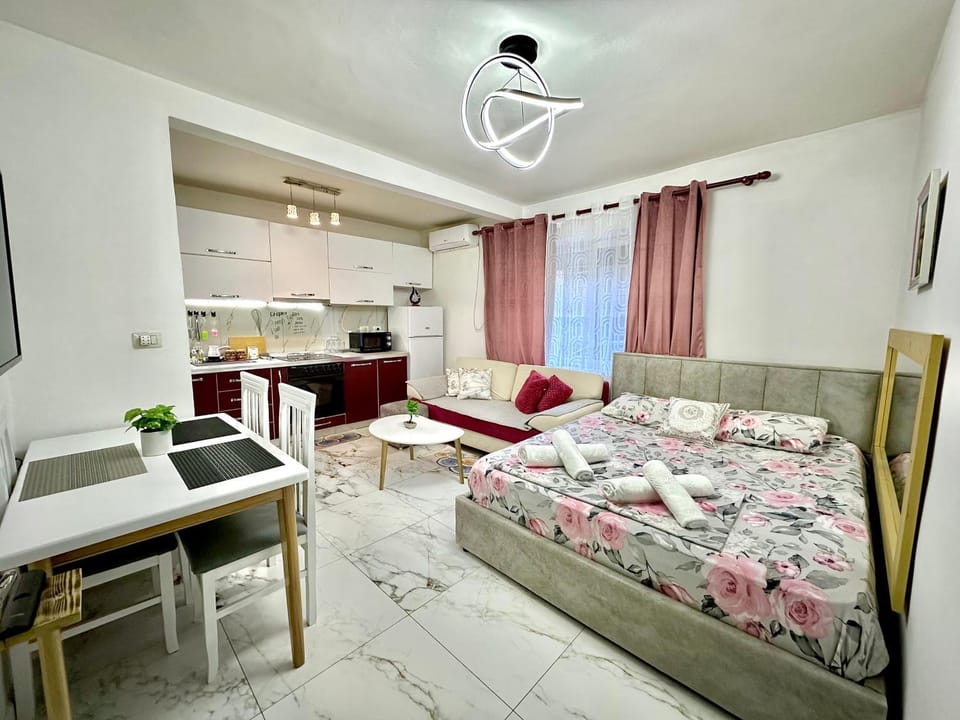 Bed, Kitchen or kitchenette, Living room, Photo of the whole room, Seating area, Dining area, Bedroom