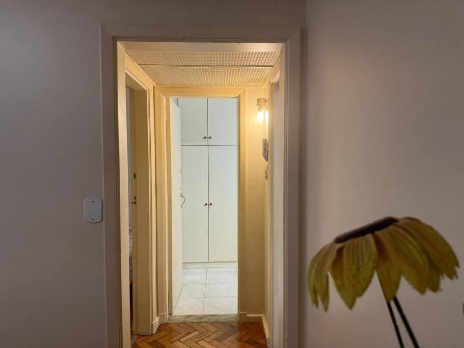 Apartamento 1 quadra da Praia de Copacabana Apartment in Rio de Janeiro