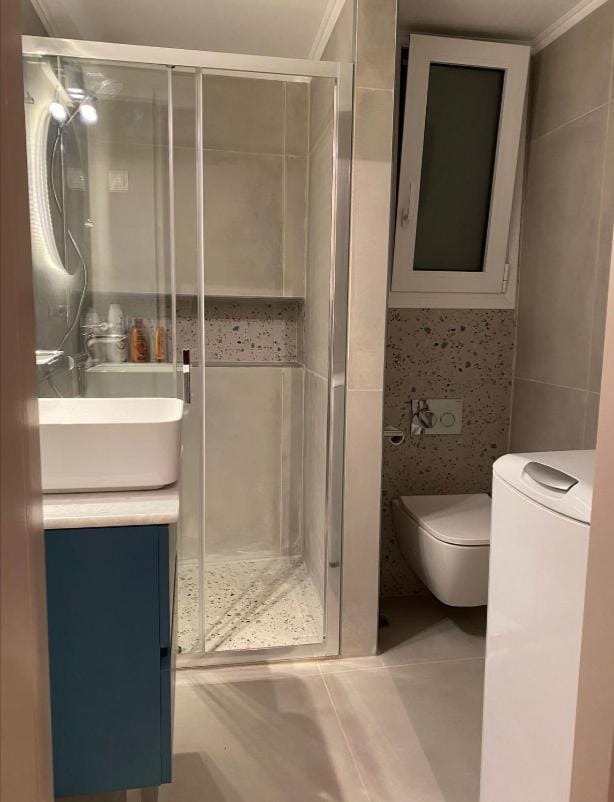 Shower, Toilet