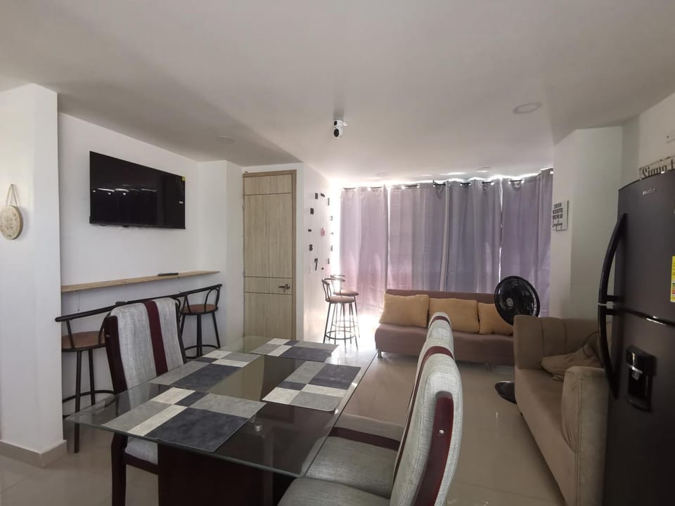 Communal lounge/ TV room, TV and multimedia, Living room, Seating area, Dining area