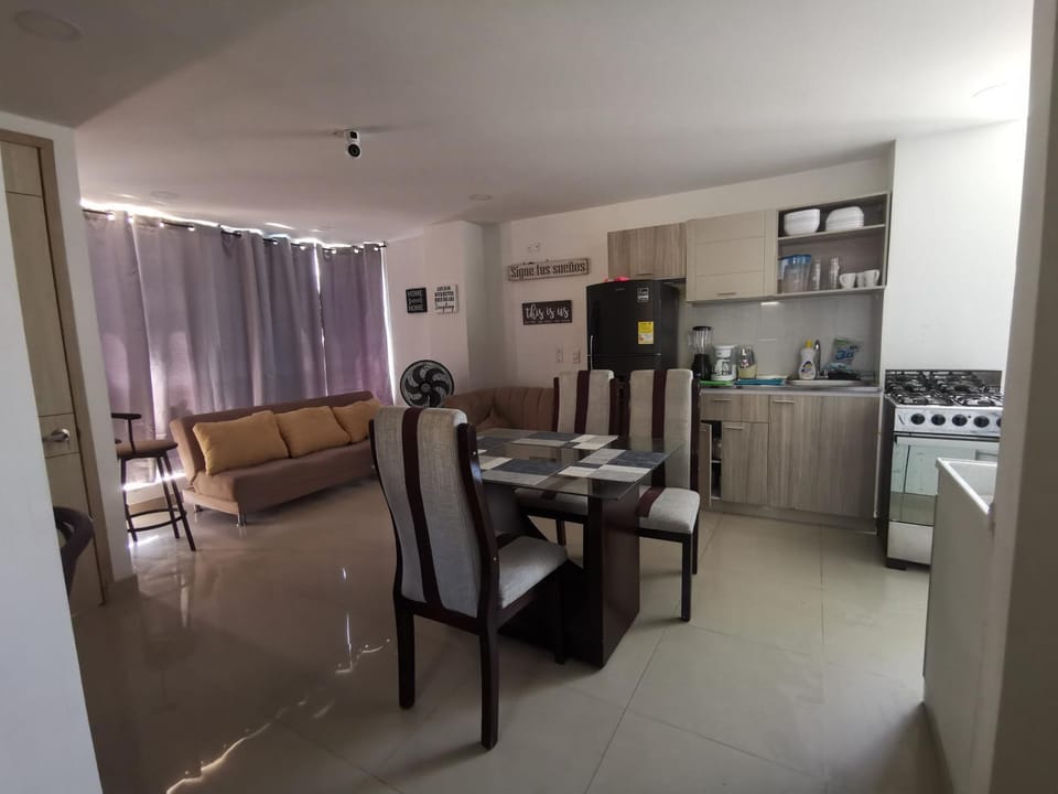 Kitchen or kitchenette, Living room, Seating area, Dining area