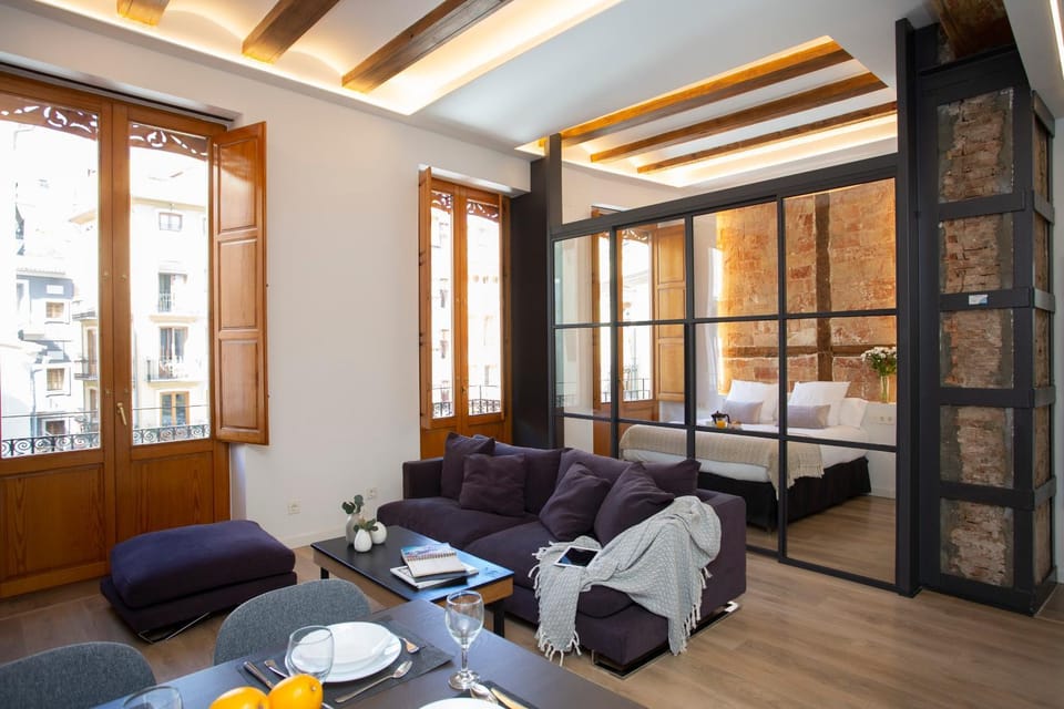 Bed, Living room, Photo of the whole room, Dining area, Bedroom