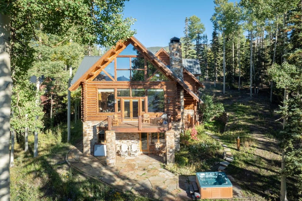 Property building, Neighbourhood, Hot Tub, Mountain view
