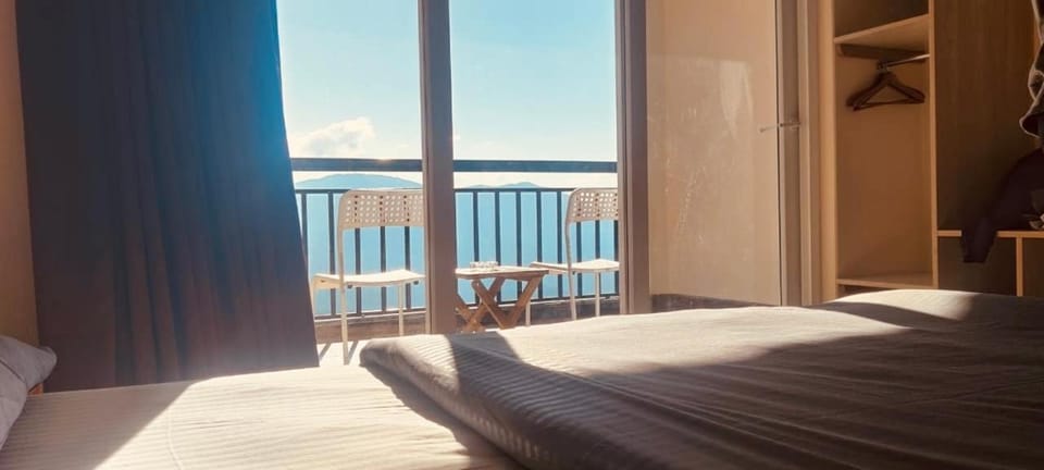 Bed, Natural landscape, View (from property/room), Balcony/Terrace, Bedroom
