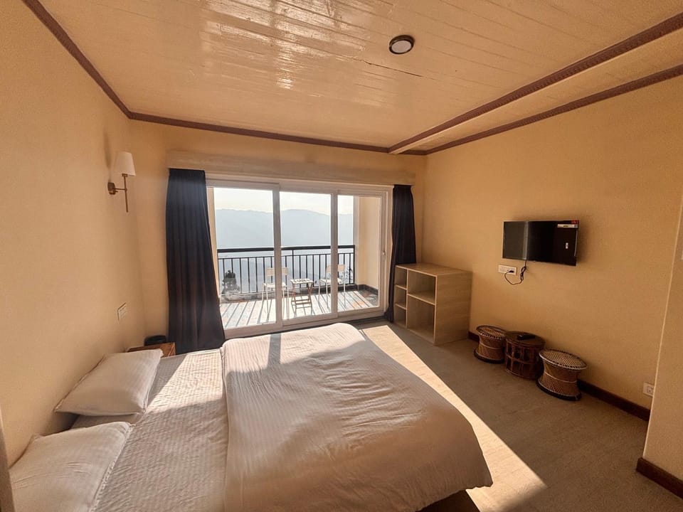 Bed, TV and multimedia, Photo of the whole room, Evening entertainment, Bedroom