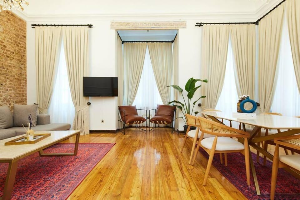 TV and multimedia, Living room, Dining area