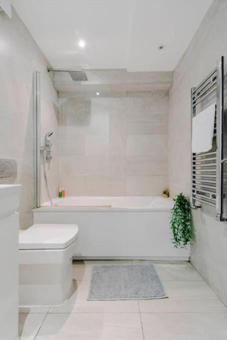 Luxury 6 Sleeps in Brick Lane - Shoreditch Apartment in London Borough of Hackney