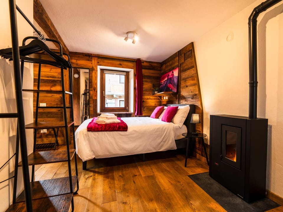 Bed, Photo of the whole room, Bedroom, towels, wardrobe