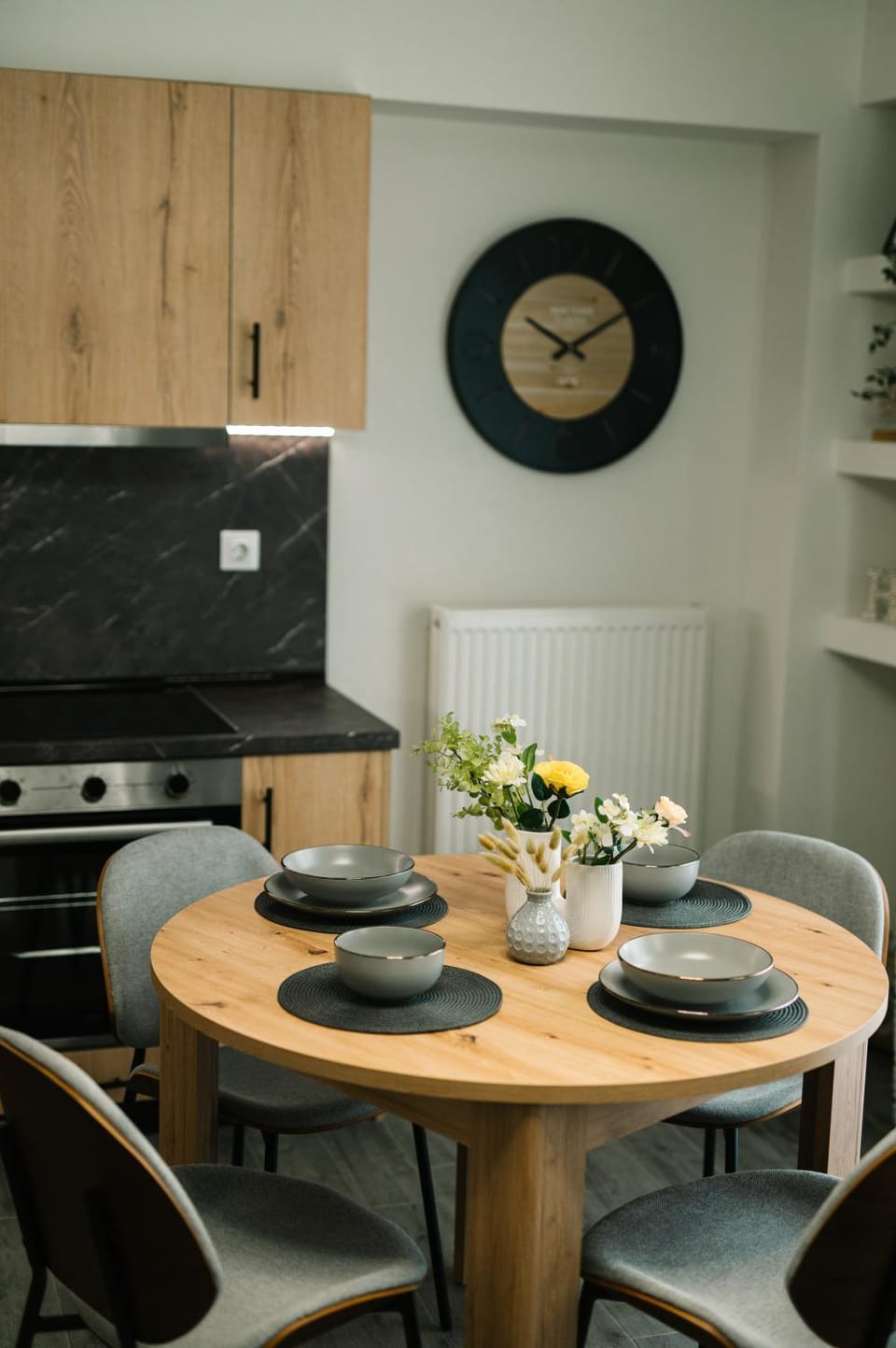 Kitchen or kitchenette, Dining area, internet, oven, stove