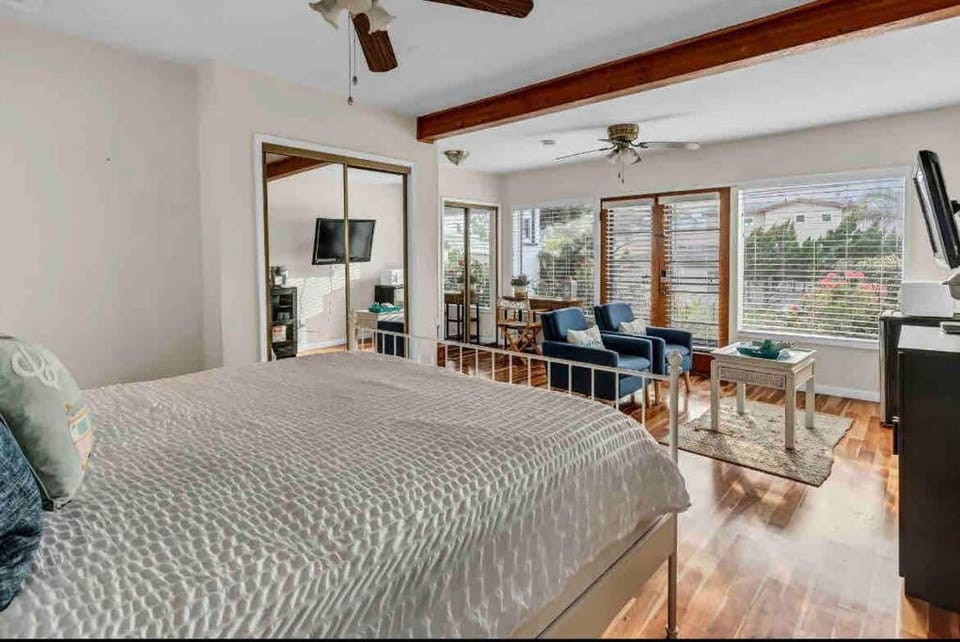 Rustic Coastal Retreat in Sunset Cliffs three beds & two baths House in Sunset Cliffs