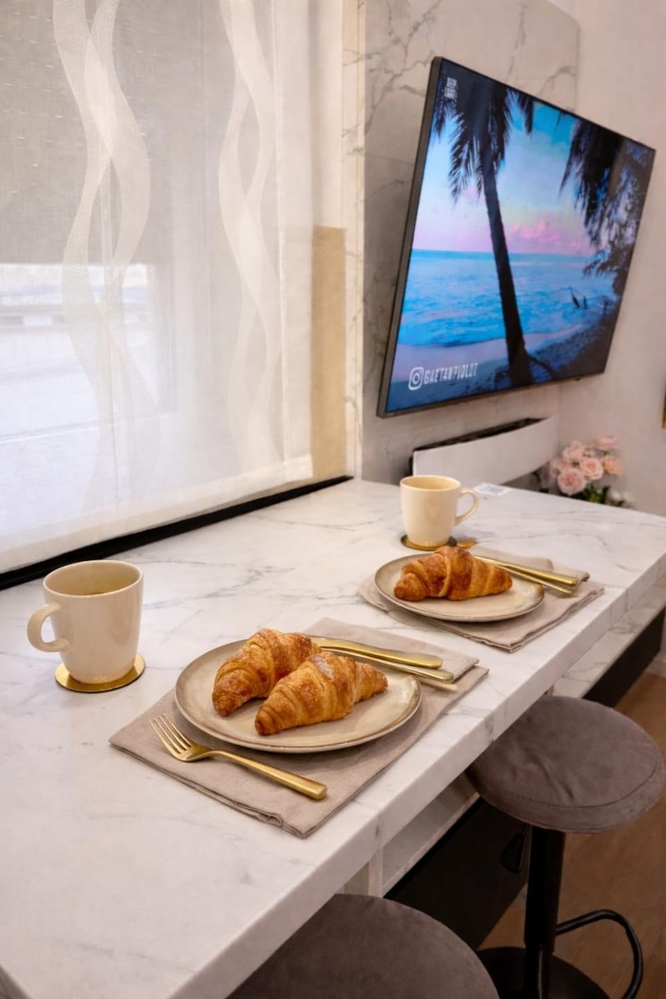TV and multimedia, Coffee/tea facilities, Kitchen or kitchenette, microwave