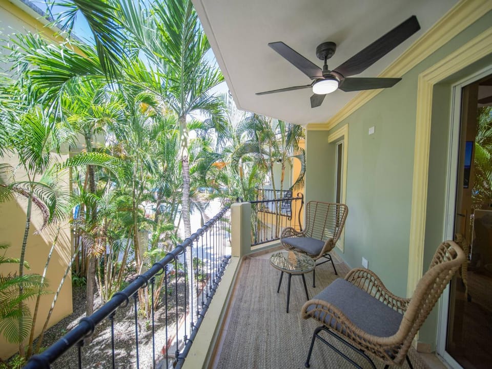 Balcony/Terrace, furniture