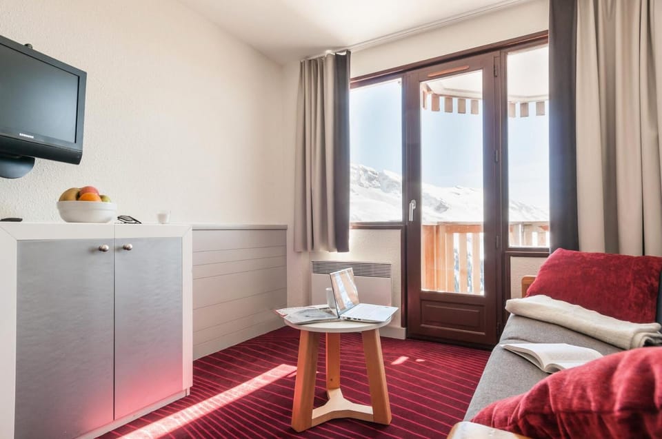 Bed, Bathroom