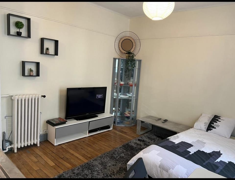 Studio proche Paris, proche meteo 4,13 Apartment in Montrouge