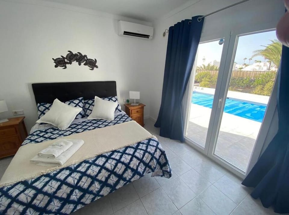 Bedroom, air conditioner