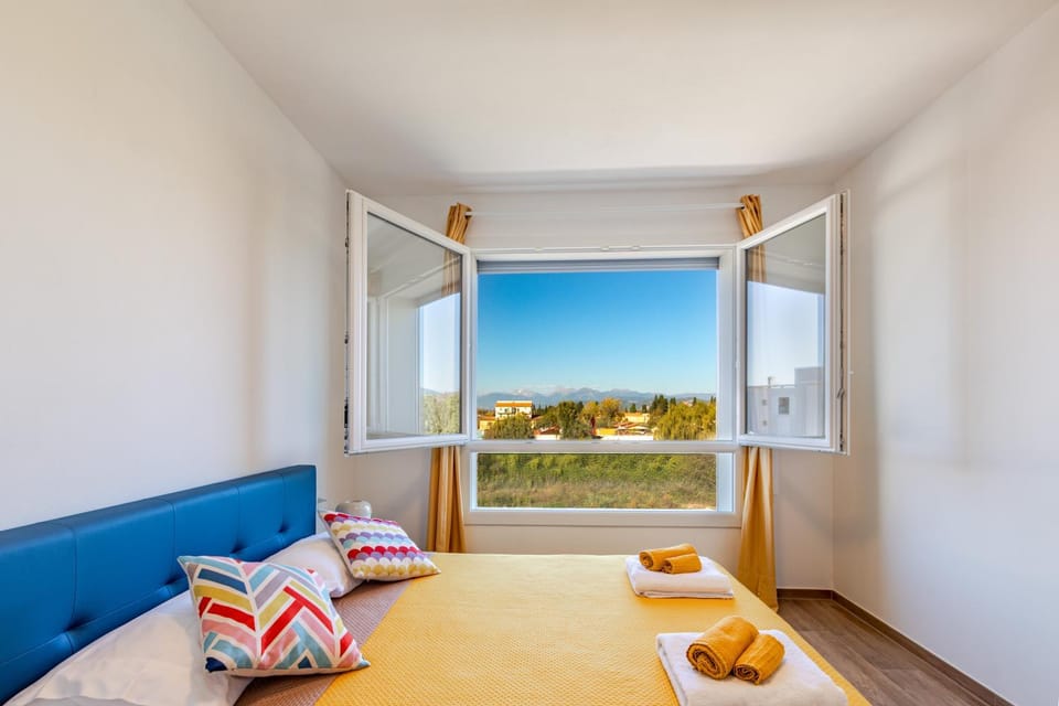 Bedroom, Sea view, towels