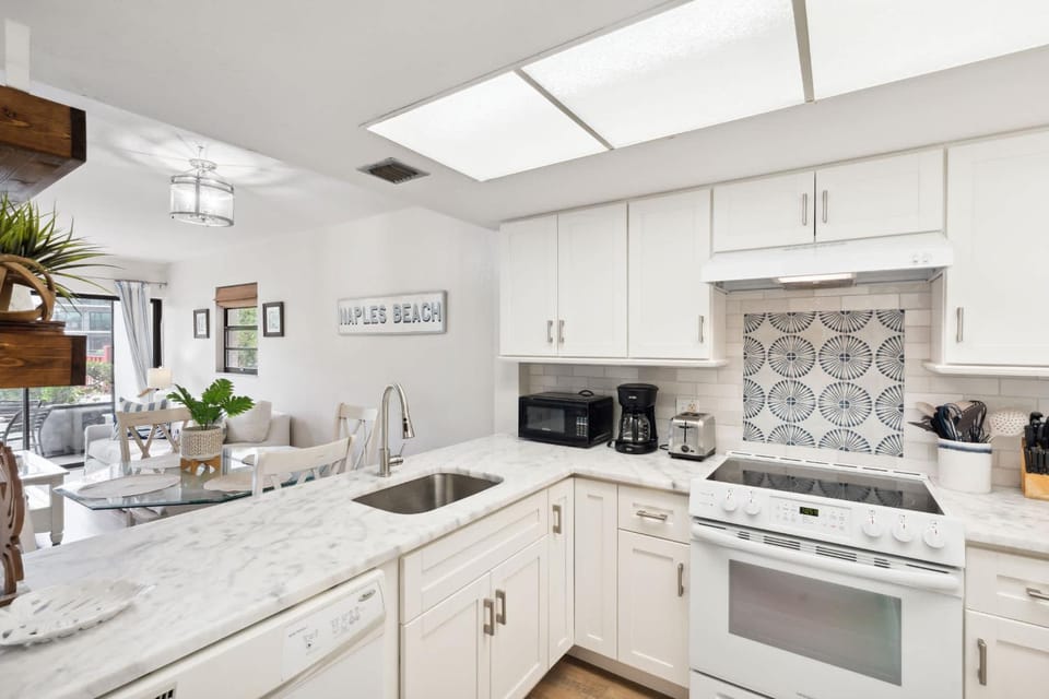 End Unit - Renovated Resort Views and Close to the Lobby House in Naples