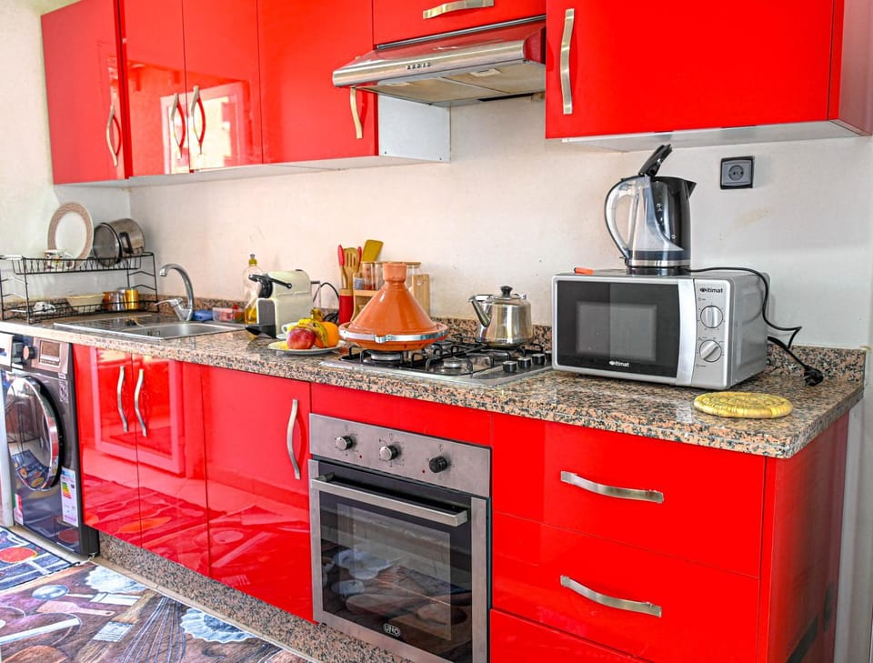 Coffee/tea facilities, Kitchen or kitchenette, oven, stove, washing machine