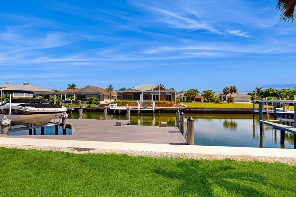 Tropical Treasure Retreat House in Marco Island