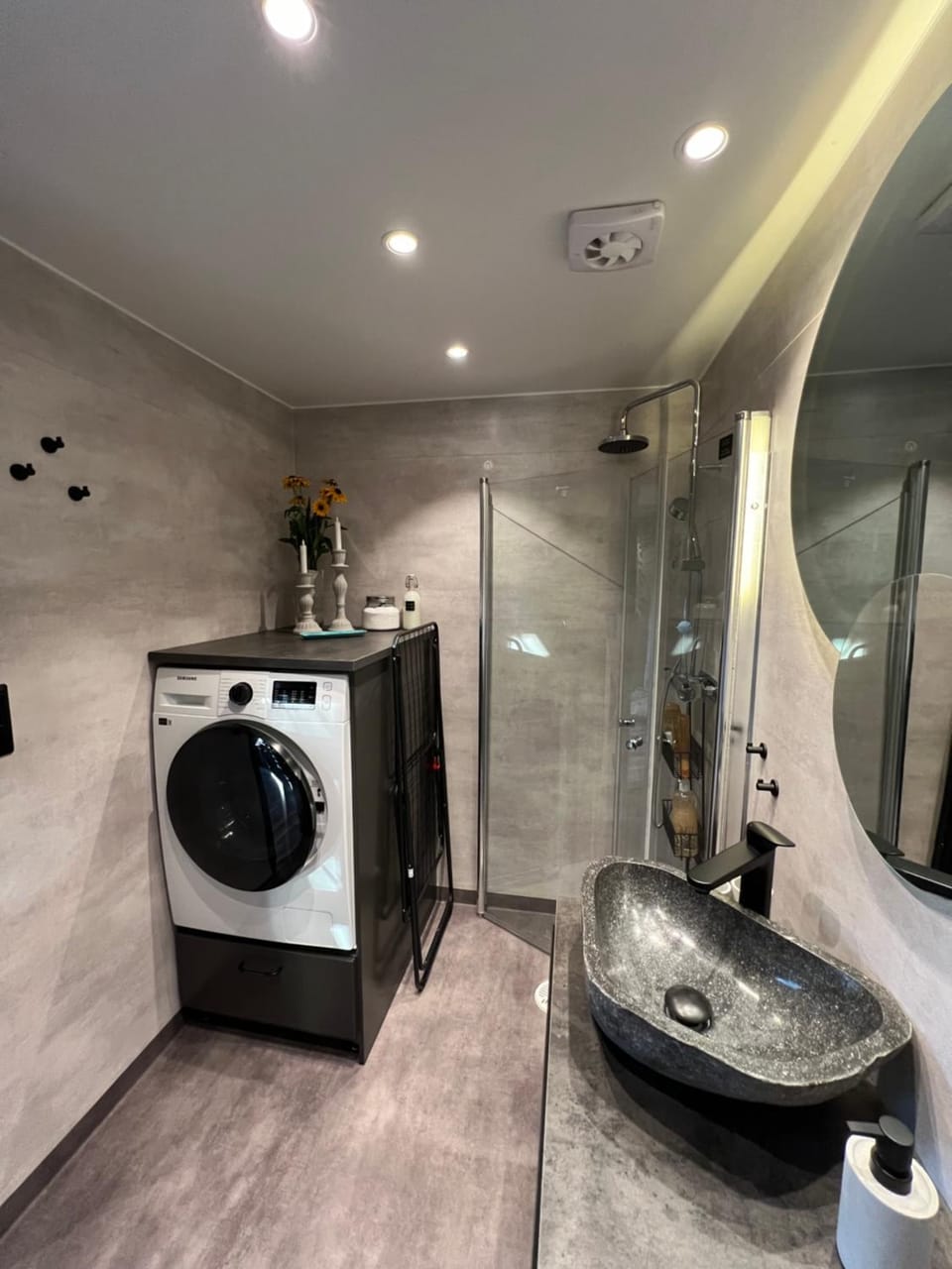 Shower, Bathroom, washing machine, dryer