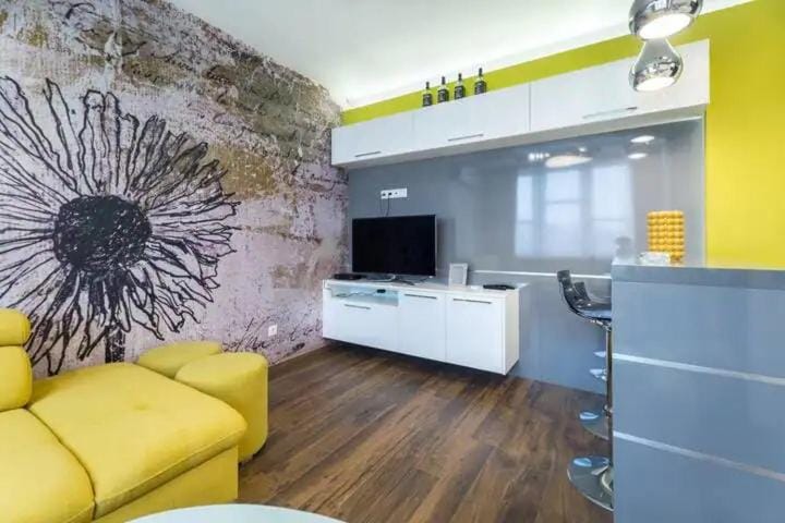 Communal lounge/ TV room, TV and multimedia, Living room, Seating area, Evening entertainment