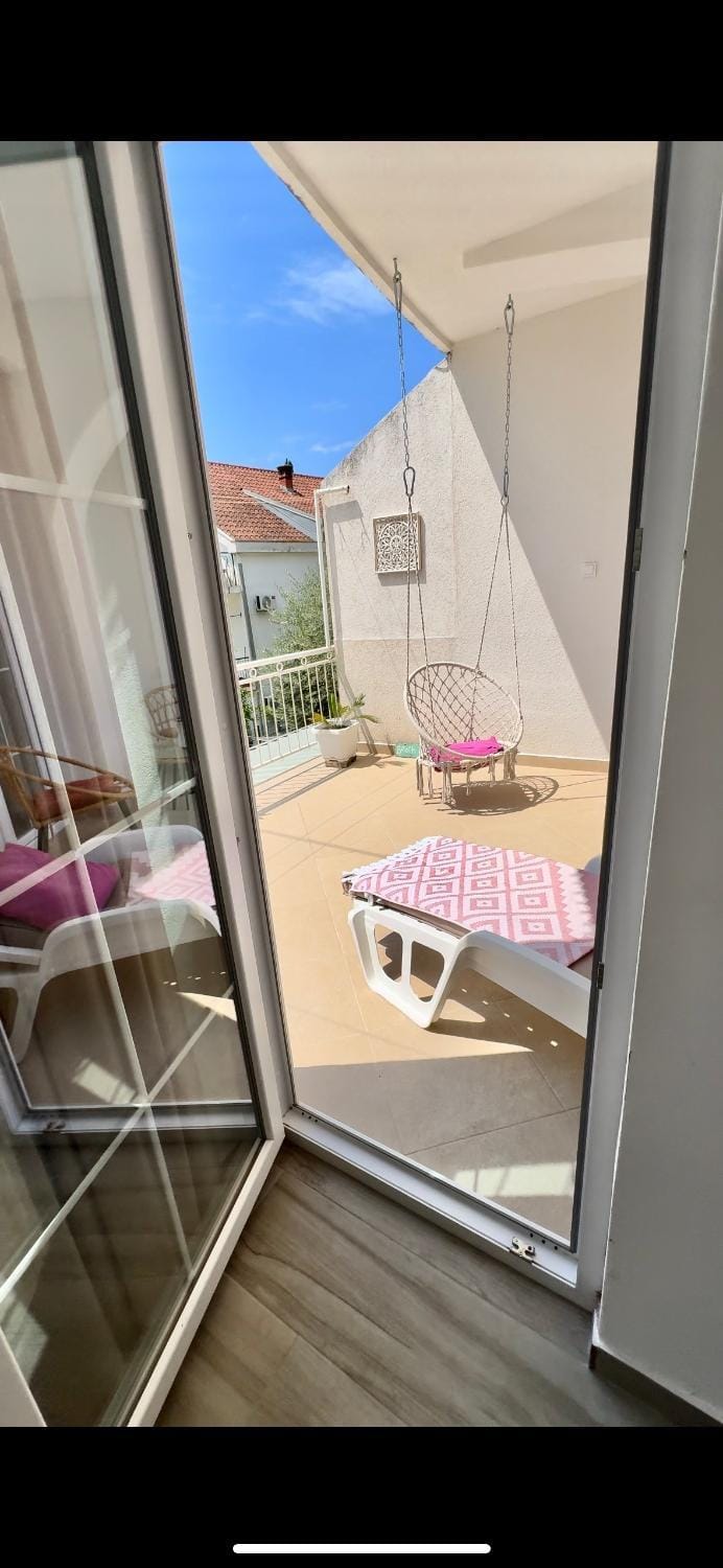 View (from property/room), Balcony/Terrace, sunbed