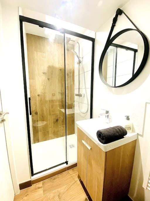 Chaleureux Appartement proche gare Apartment in Laval