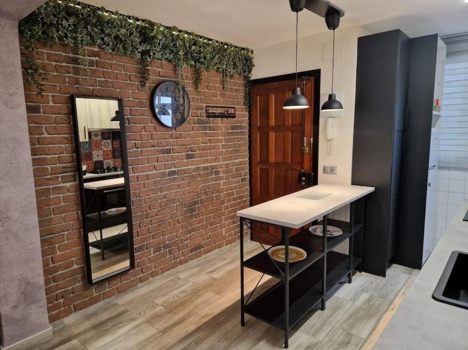 Kitchen or kitchenette, Lobby or reception