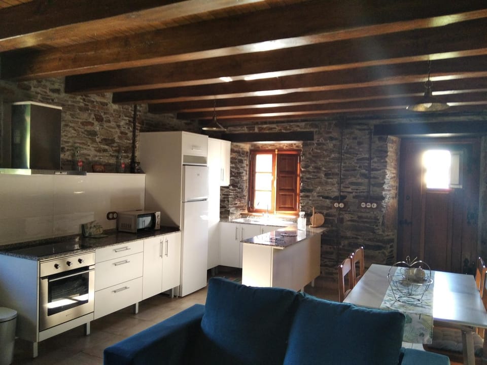 Kitchen or kitchenette, Living room, Seating area, Dining area, oven, stove