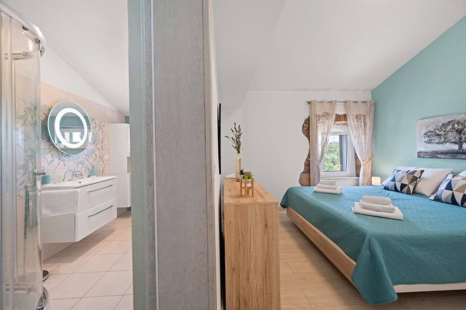 Bathroom, Bedroom