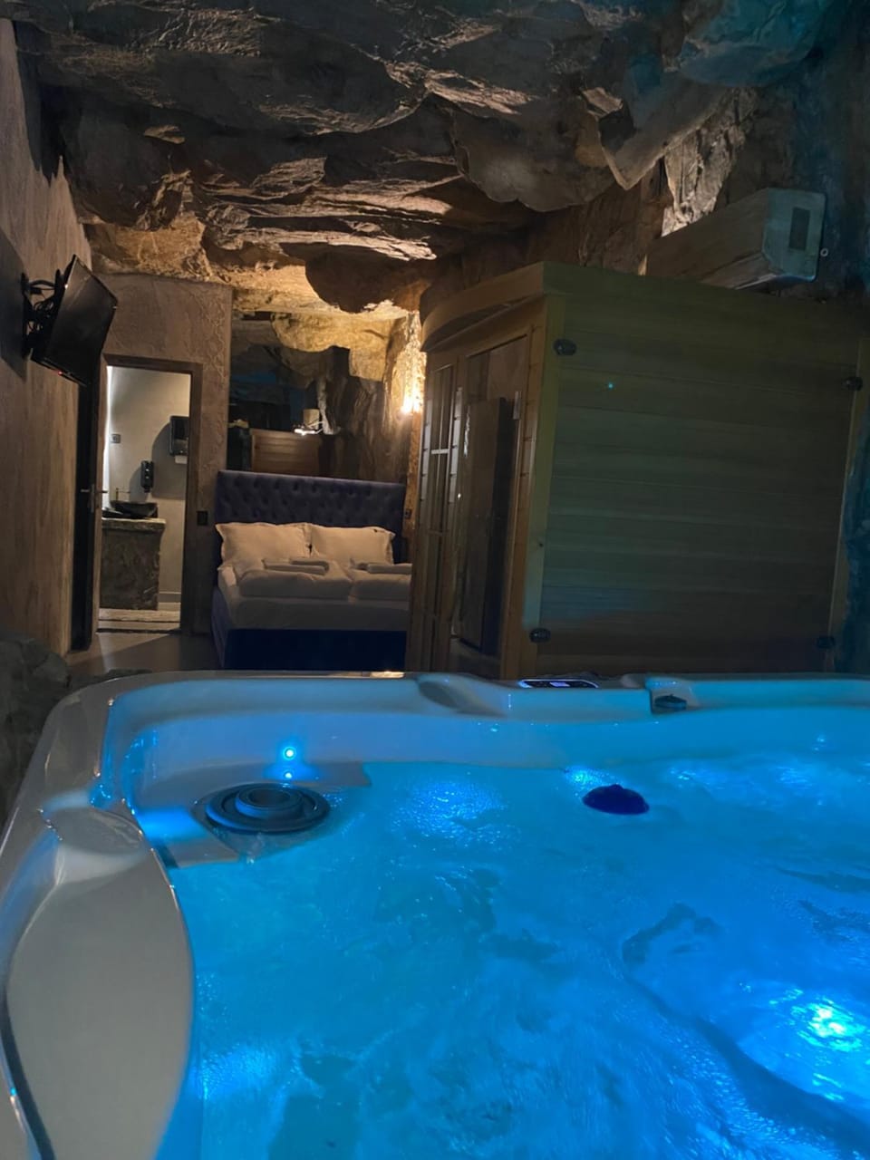 Hot Tub, Bathroom, Pool view, Swimming pool, Bath