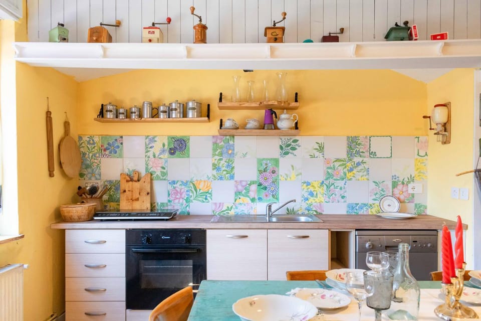 Kitchen or kitchenette, Dining area, dishwasher, oven, stove
