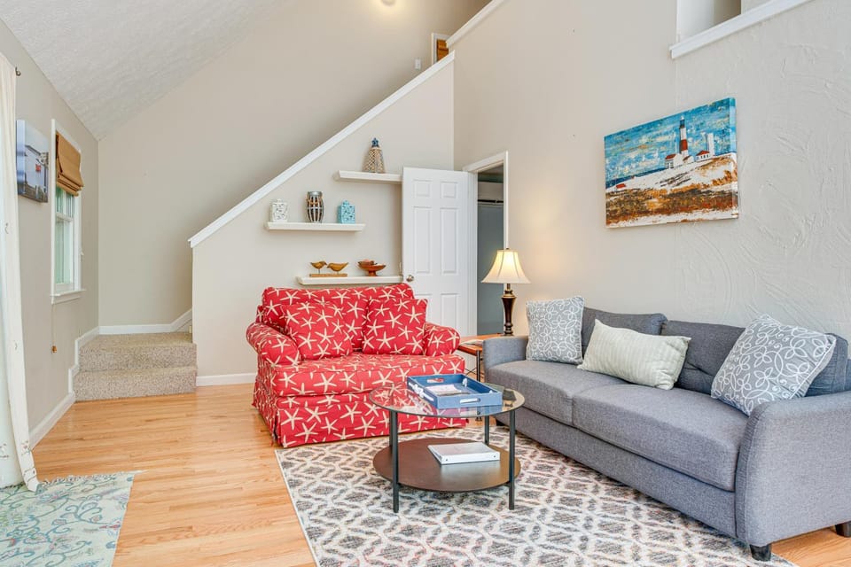 1/2 Mi to Ogunquit Beach: Maine Home w/ Deck! House in Ogunquit