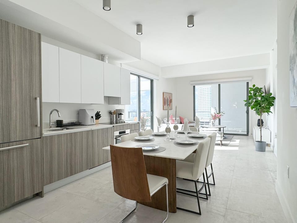 Kitchen or kitchenette, Seating area, Dining area