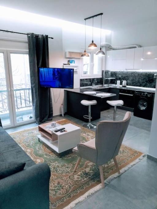 Kitchen or kitchenette, Living room