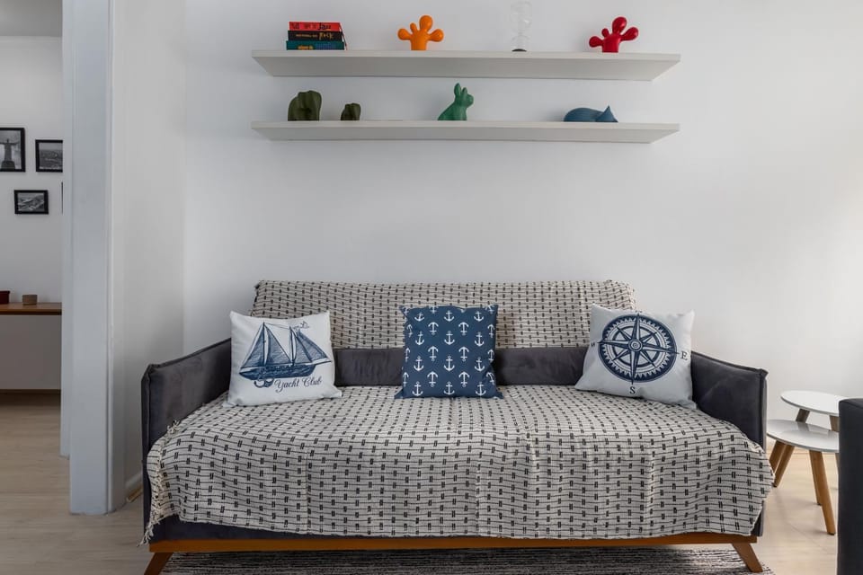 Bed, Living room, Photo of the whole room