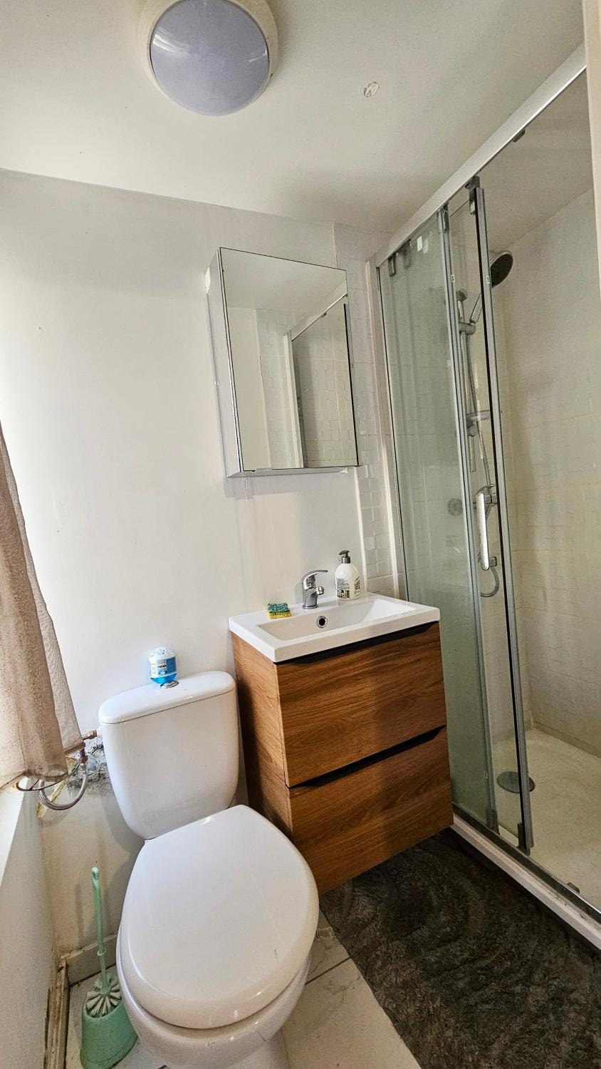 Shower, Toilet, Bathroom