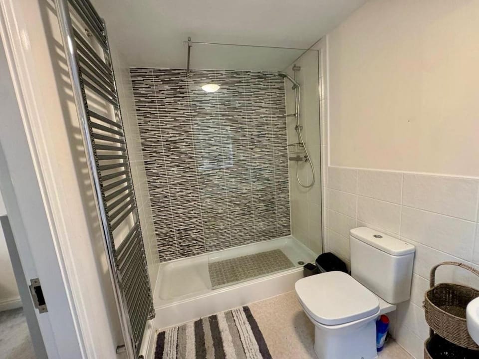 Shower, Toilet, Bathroom, Bath