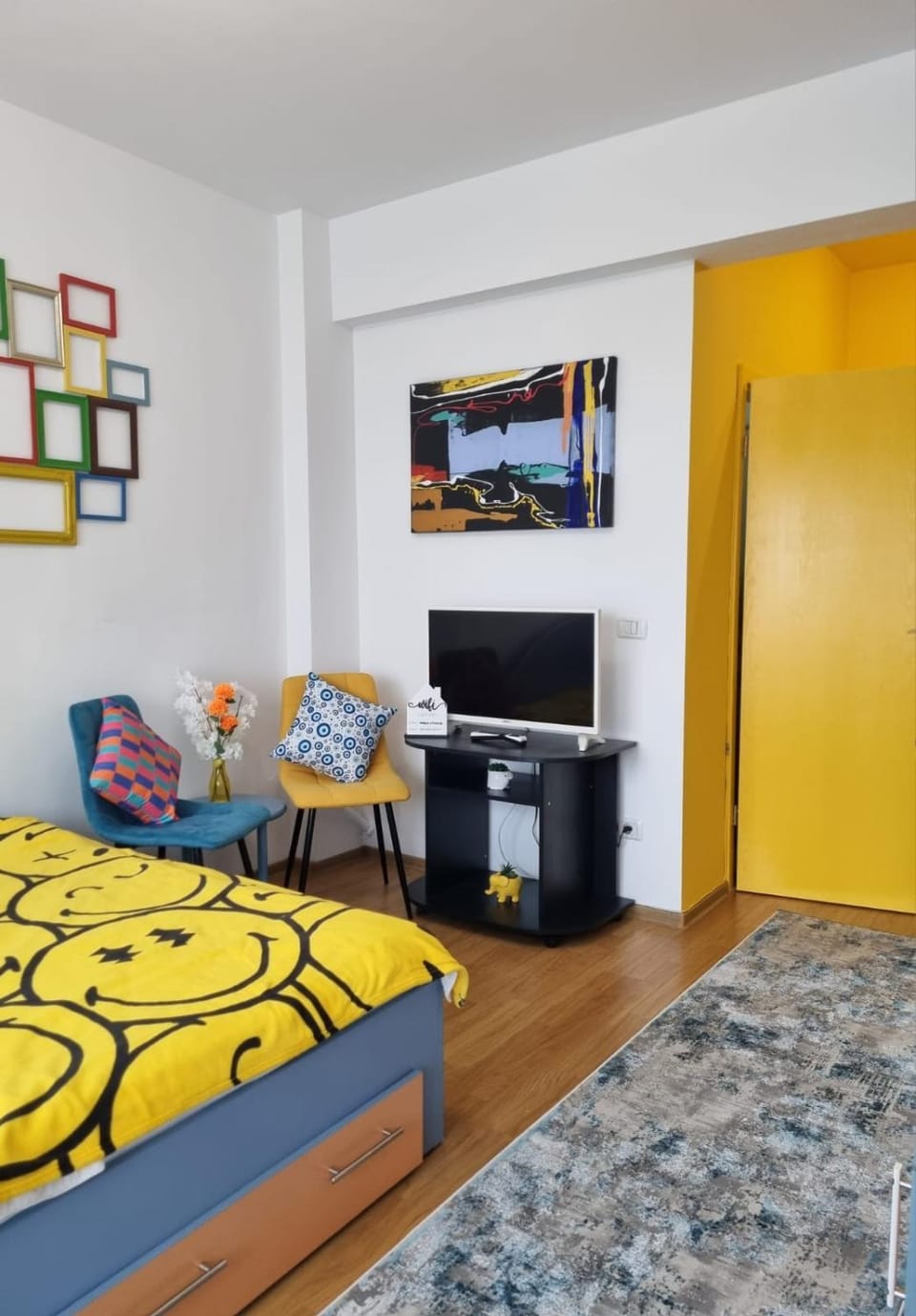 TV and multimedia, Living room, Photo of the whole room, Seating area