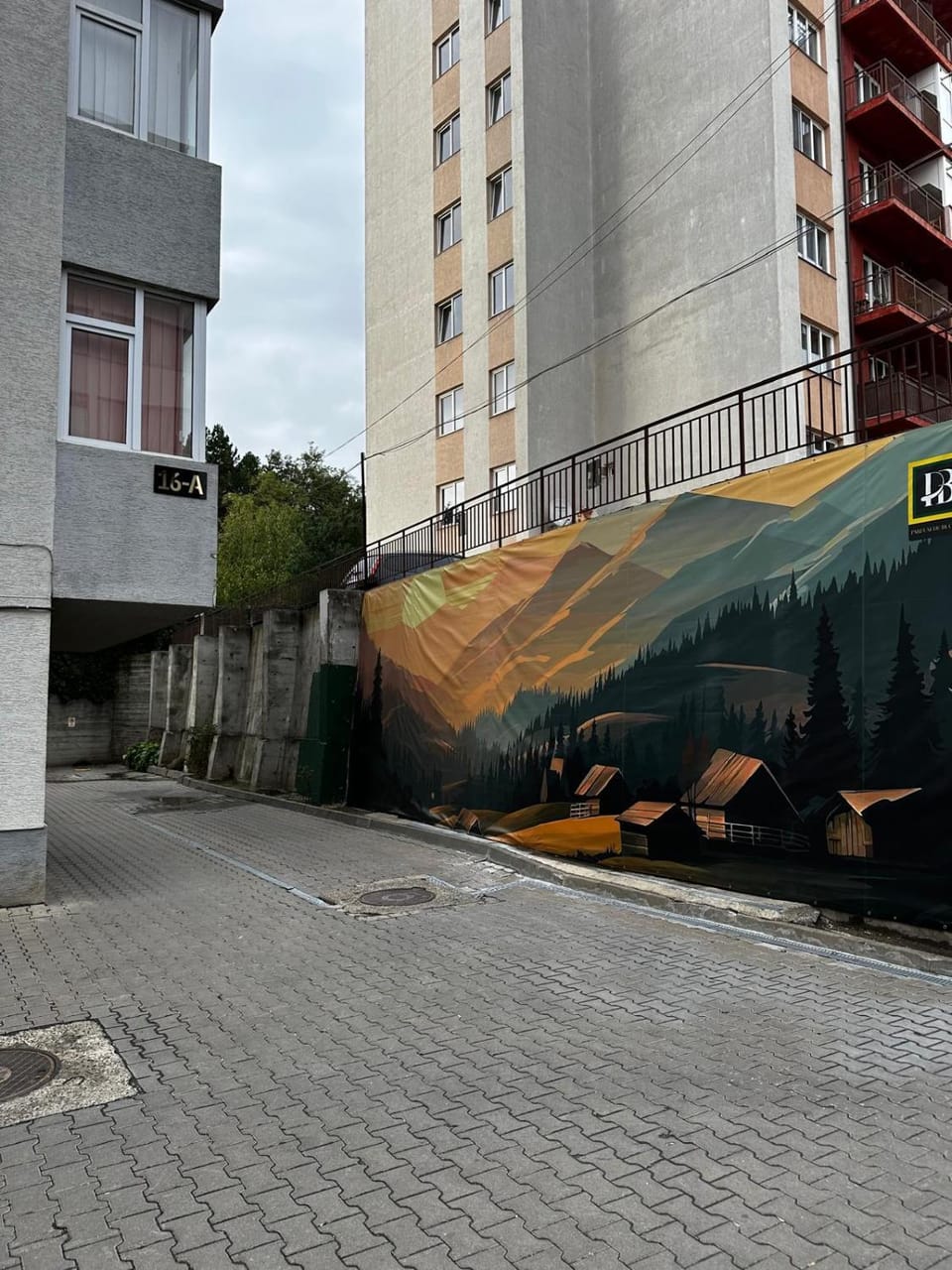 Property building, Facade/entrance, Day