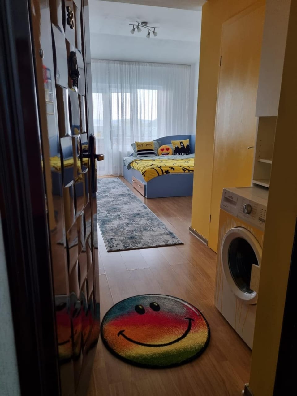 Facade/entrance, Photo of the whole room, Bedroom, washing machine