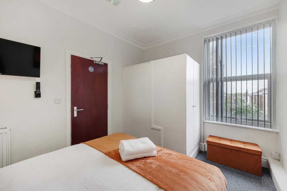 Bed, Photo of the whole room, Bedroom, wardrobe